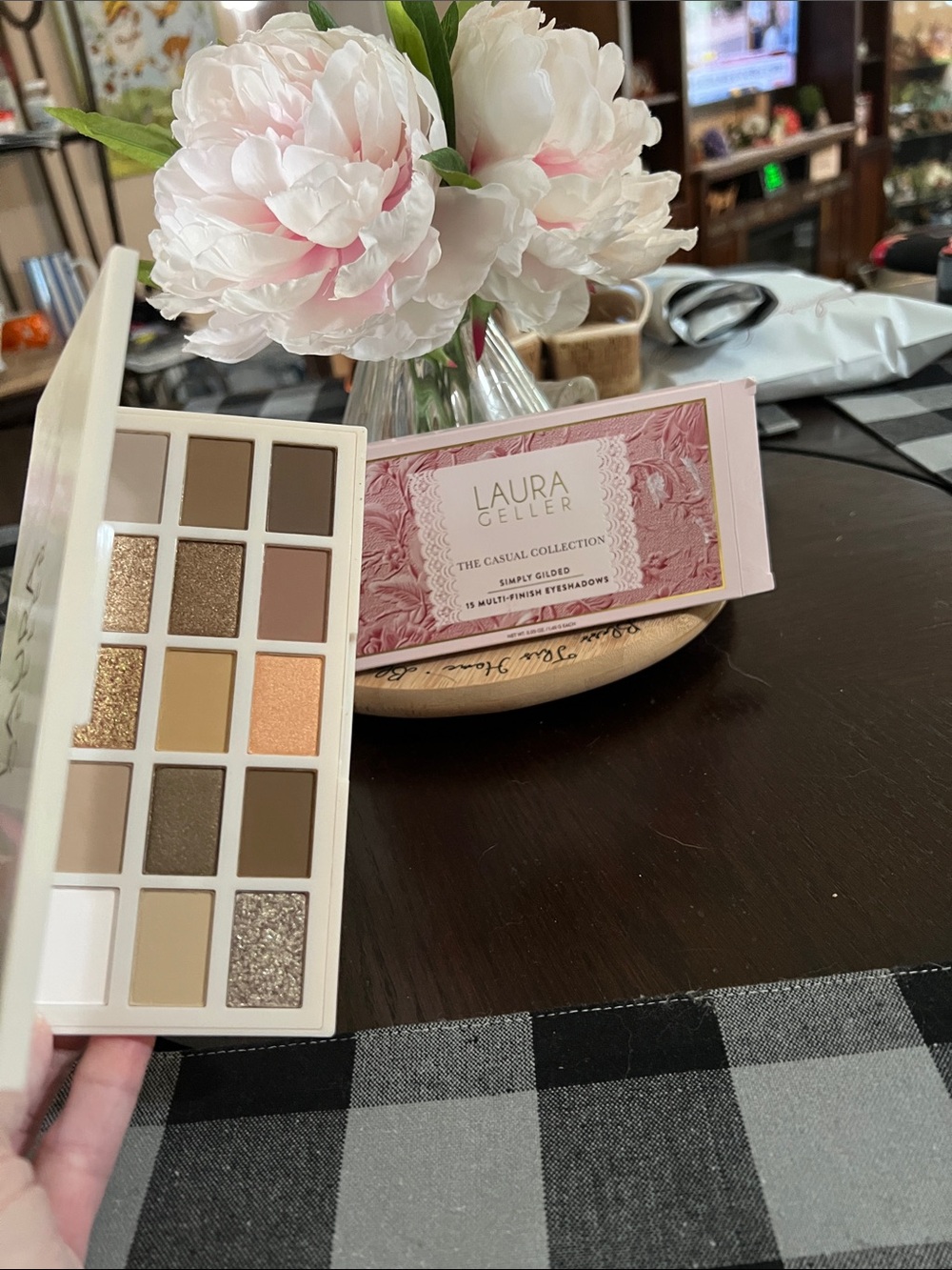 New Laura Geller Neutral & Pink Multi-Finish Eyeshadow Palette